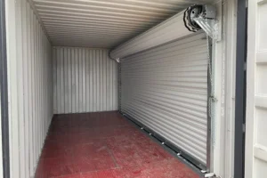 interieur conteneur 20 pieds stockage avec porte roulante